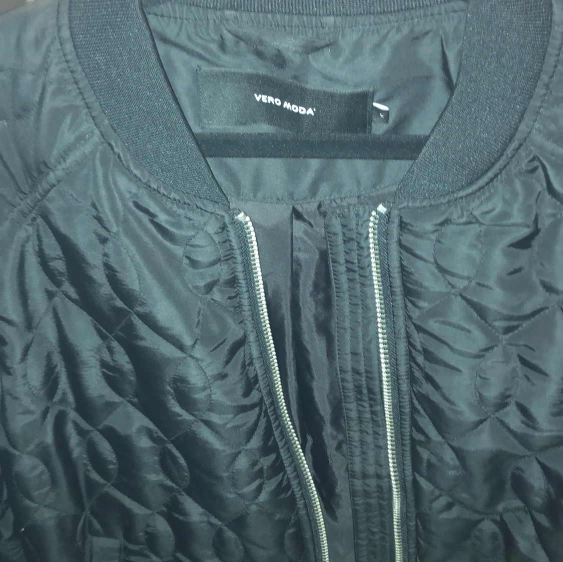 Svarta bomberjackor från Vero Moda & Produkt - 2