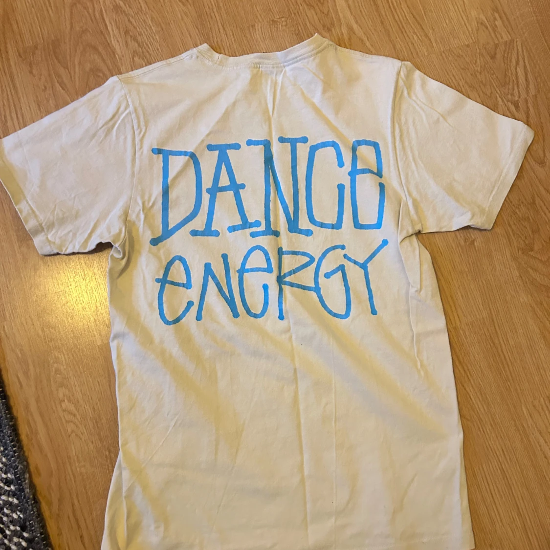 Vit Stüssy t-shirt med blå print - 1