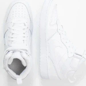 Nike - Skor från Nike som har använts vid 3 tillfällen. Dem är i ett mycket fint skick. Perfekta nu till hösten💕