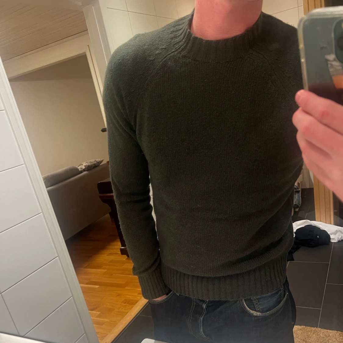 Mörkgrön stickad tröja med rund hals