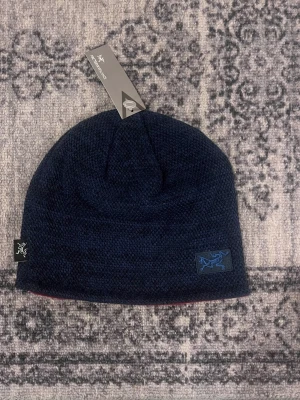 Arc'teryx mössa  - Säljer min arc'teryx mössa, skriv vid frågor, priset är förhandlingsbart vid snabb affär och kan skicka direkt efter köpet 😊 Passar både män och kvinnor 😀