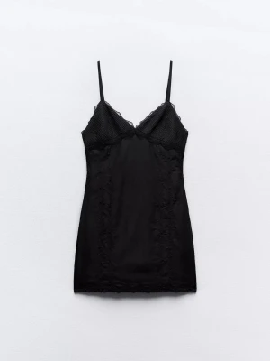 Svart klänning från Zara - Endast använd 2 gånger.