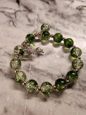 Armband butterfly - Fjäril armband. Kvinnors pärlarmband. Present till bästa vännen. 6,5 cm. Stretch.