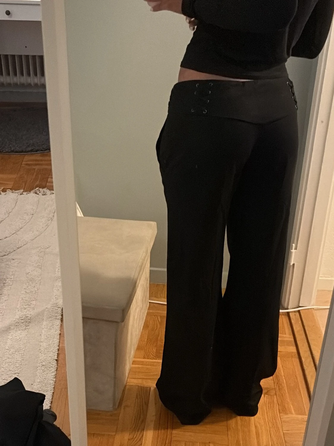 Svarta wide byxor med snörning - 2