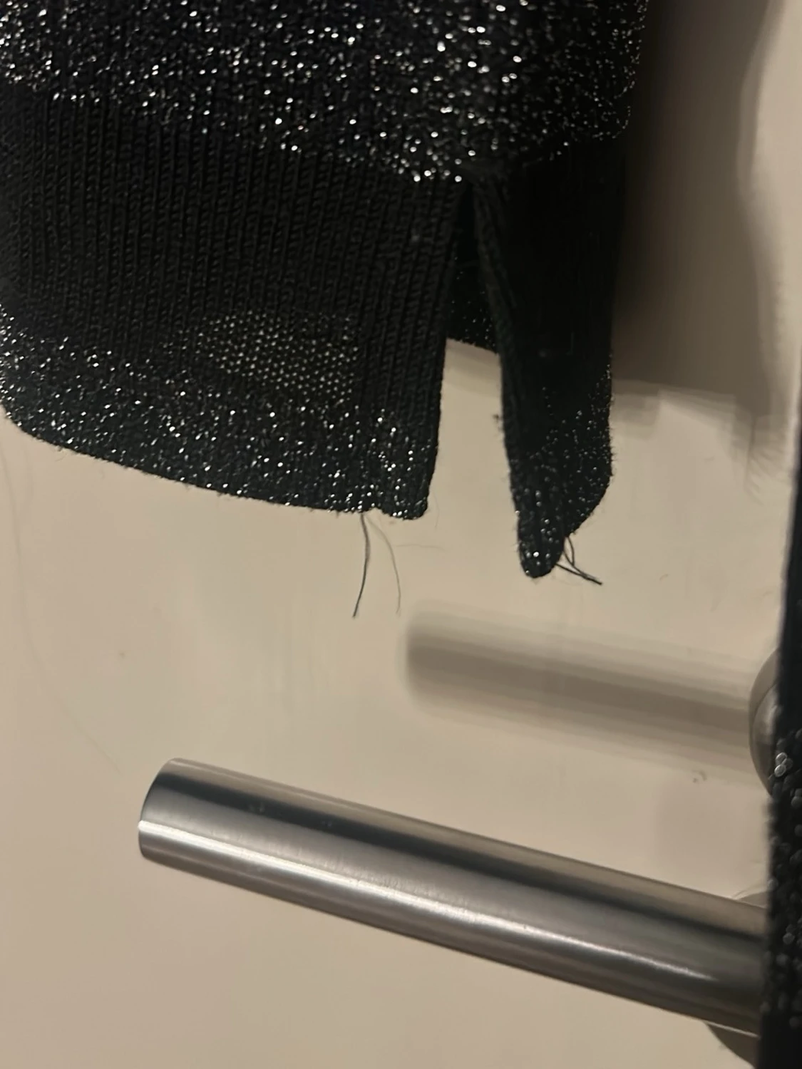 Svart glittrig randig stickad tröja - 1