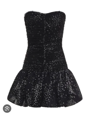 Majeklänning - Trendig svart klänning från Maje i storlek 36