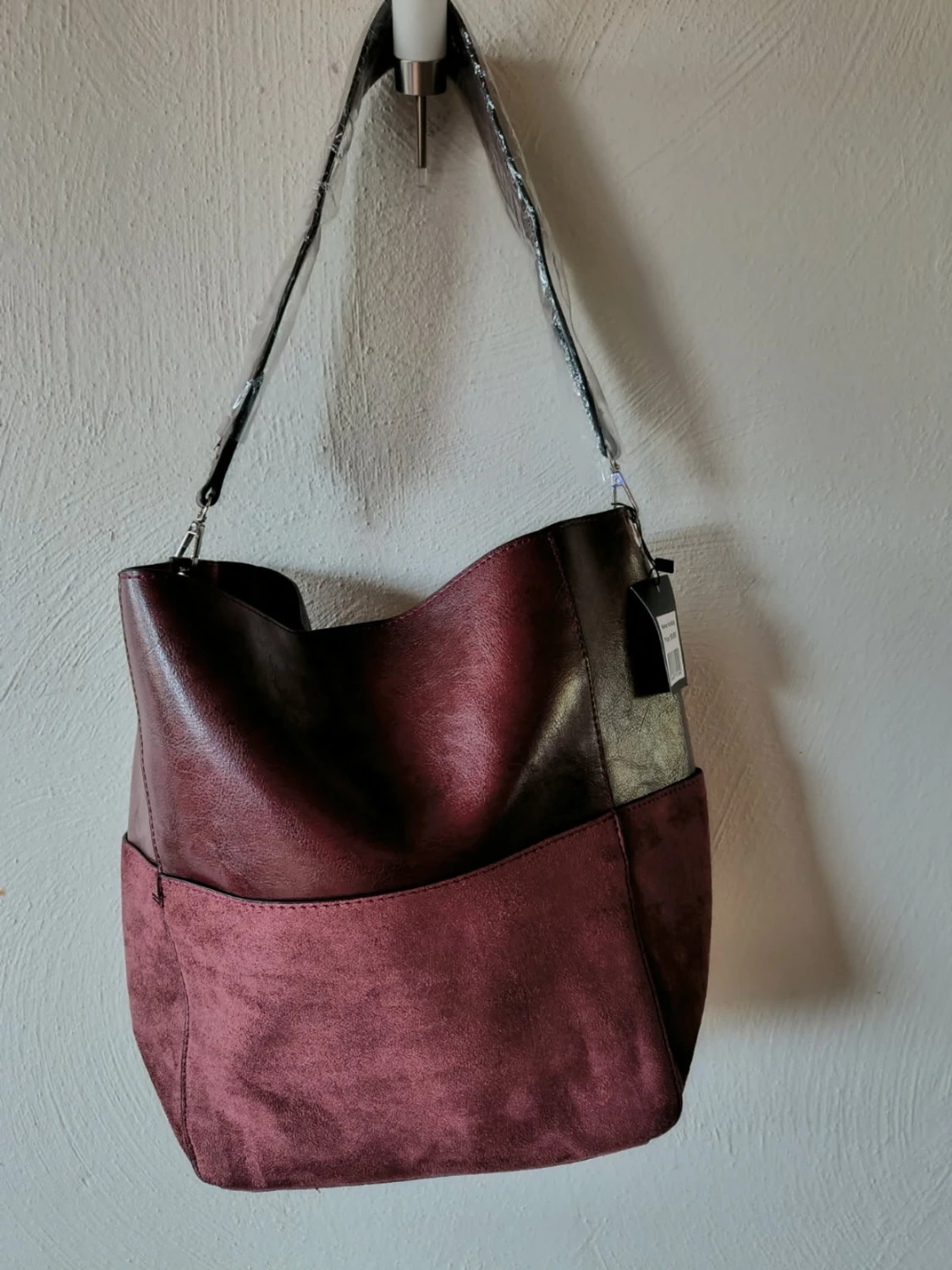 Helt ny Åhléns axelväska i vinrött! - 1