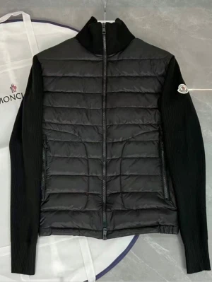 Moncler cardigan - Storlek S-L                                                                    Leverans 7-14 Dagar