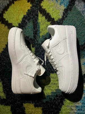 Air force 1  - Säljer dem nu pga aldrig haft någon nytta. Bara skriva om ni undrar nått🔥💪🏽