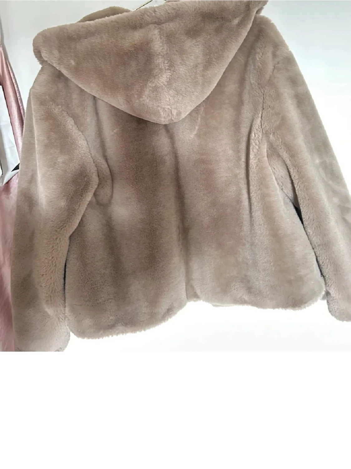 Beige pälsjacka med huva från Mango - 1