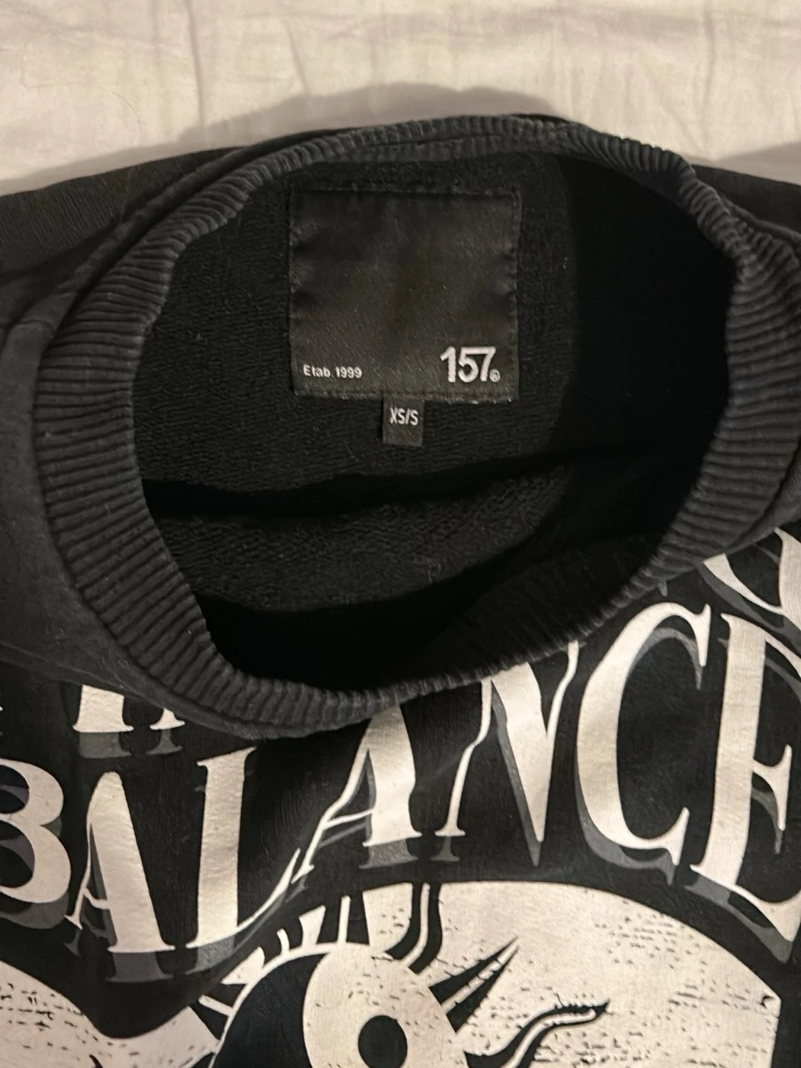 Svart sweatshirt Finding Balance 157 - 2