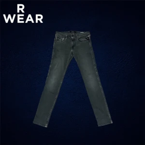 Replay Anbass grå jeans slim fit - Säljer nu ett par gråa Replay Anbass👖 Storlek: 30/32, Skick: 9/10 (Skriv vid fråga), Nypris: 1799kr, Vårat pris: 399kr, Skriv vid minsta fråga, Inga priser är hugget i sten, Fraktar alltid inom 48h efter köp📦