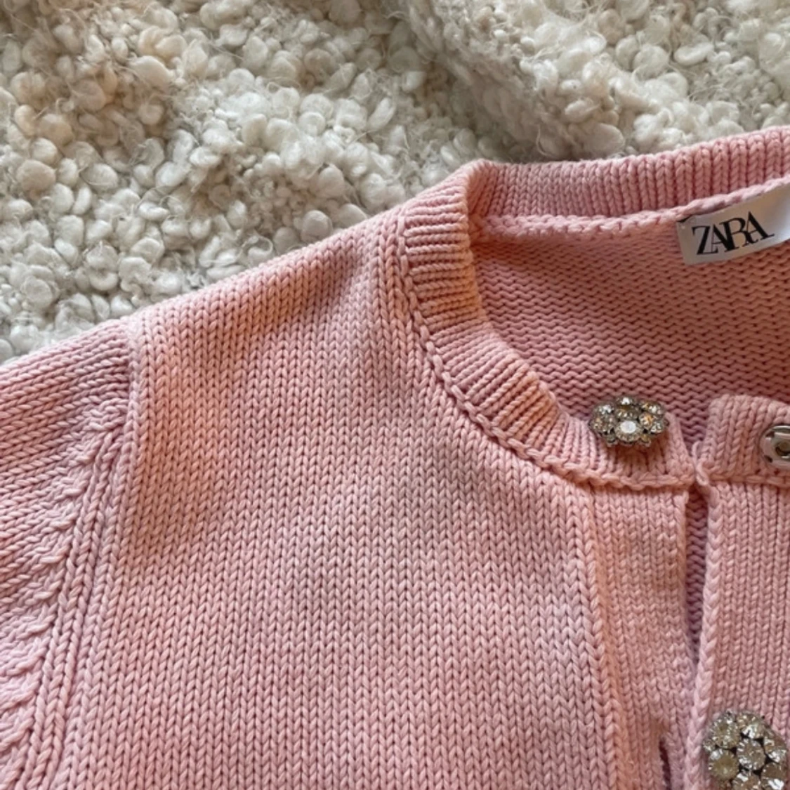 Rosa stickad kofta från Zara med pärlor - 3