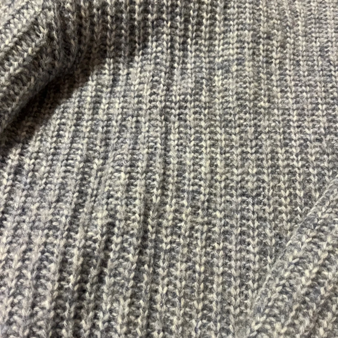 Ljusblå stickad tröja med ribbad struktur - 2