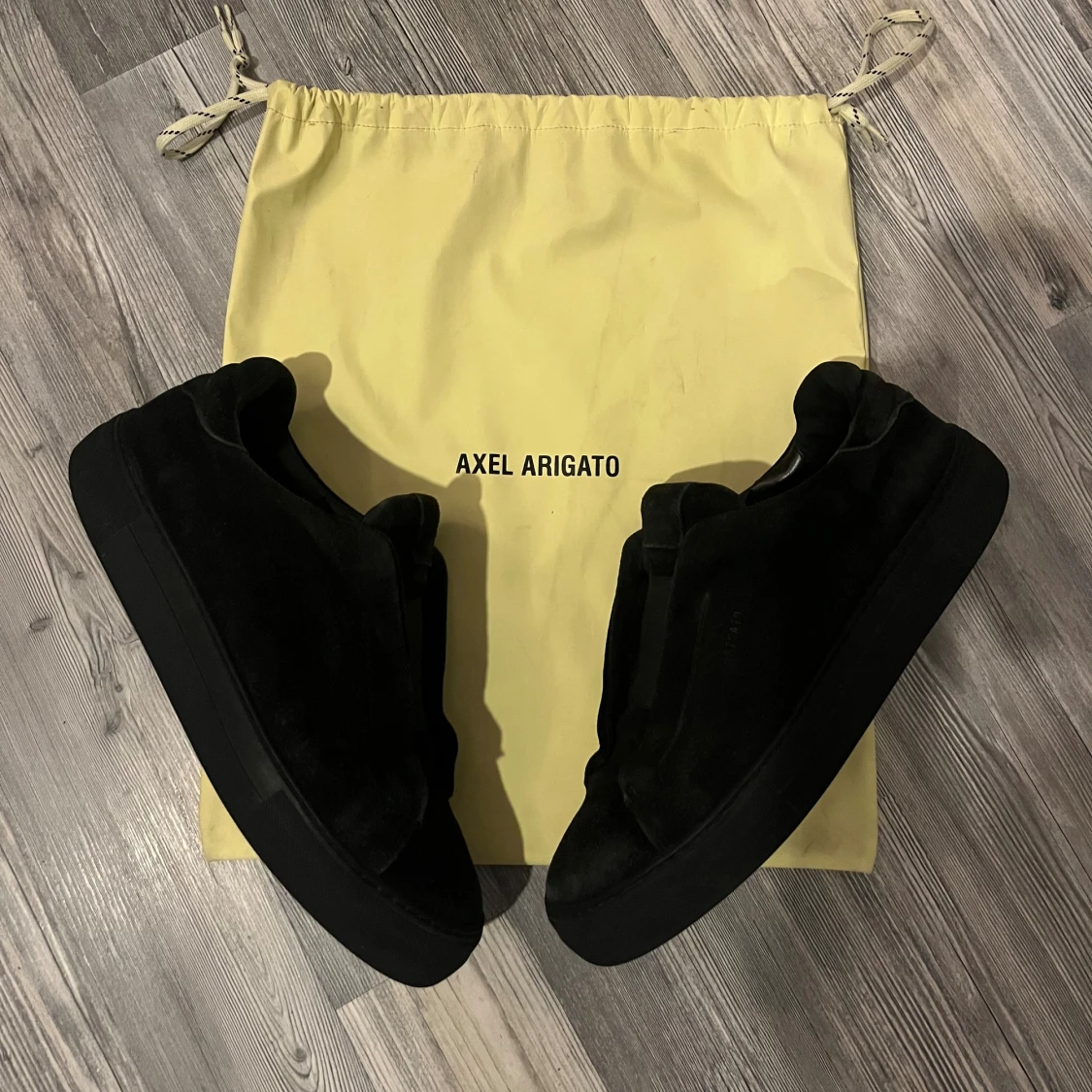 Laceless Axel Arigatos - 2