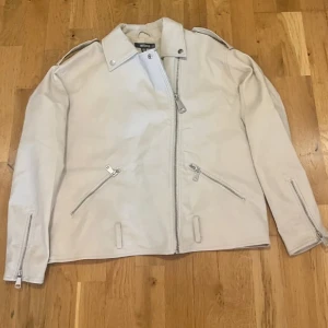 Missguided white jacket, size 36 small good condition - Missguided white jacket, size 36 small good condition