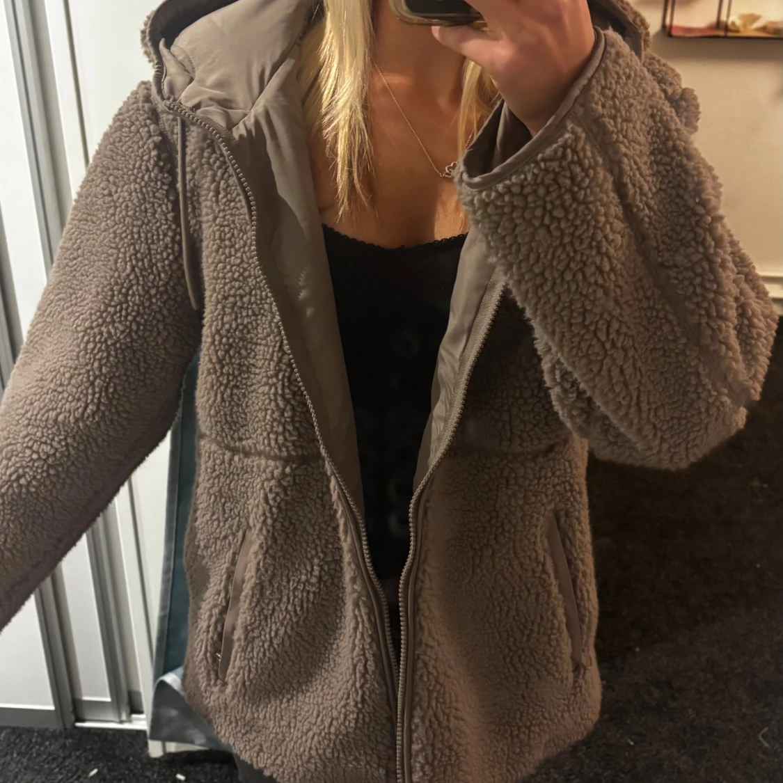 Beige teddyjacka med huva från H&M