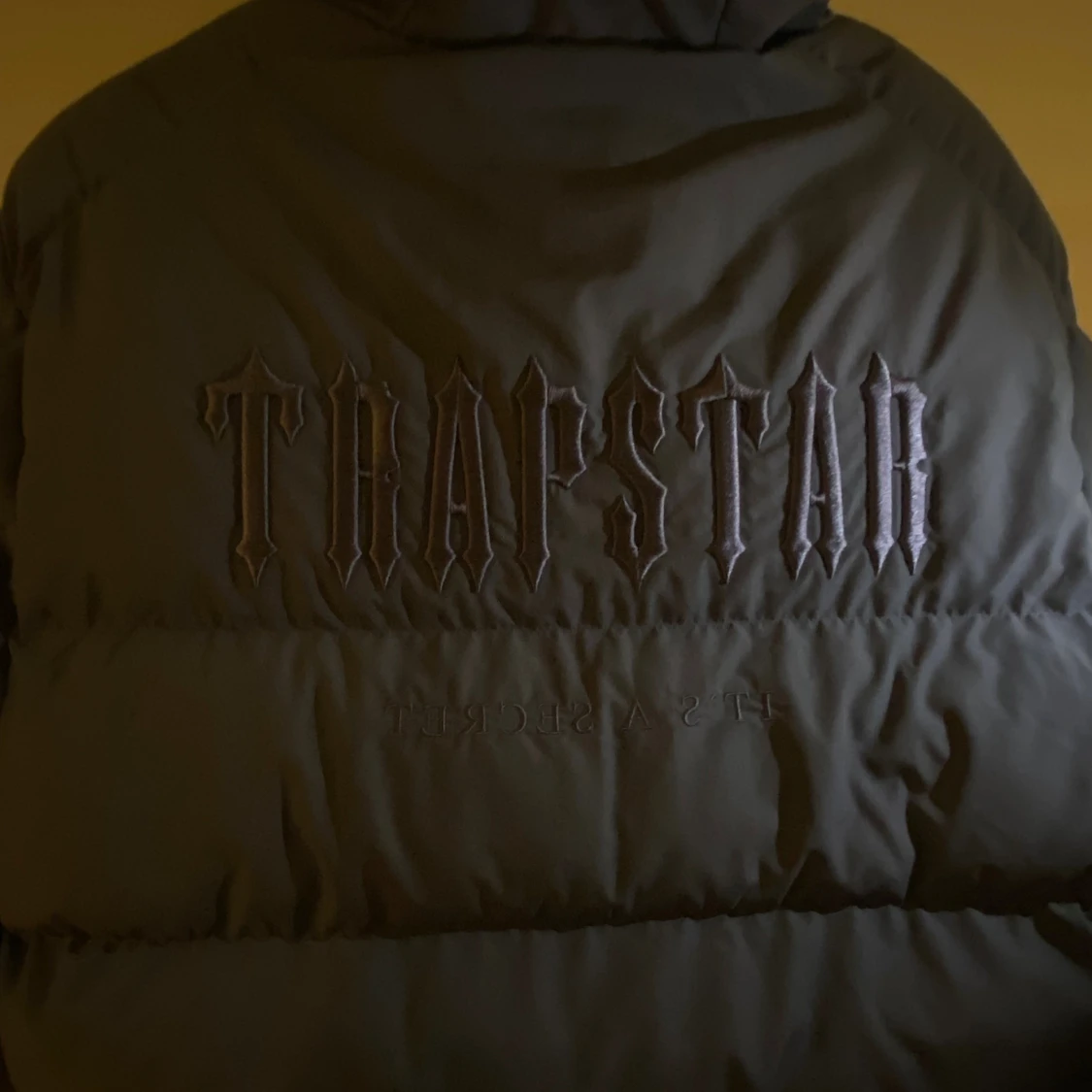 Trapstar mörkgrå pufferjacka - 3