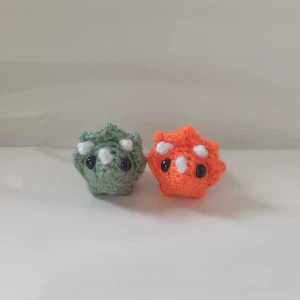 Virkad triceratops - Virkad triceratops, finns i fler färger. Handgjorda av mig.