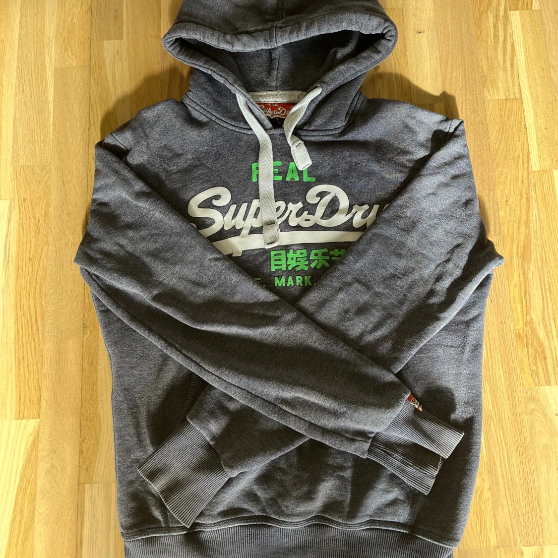 Grå Superdry hoodie - 1