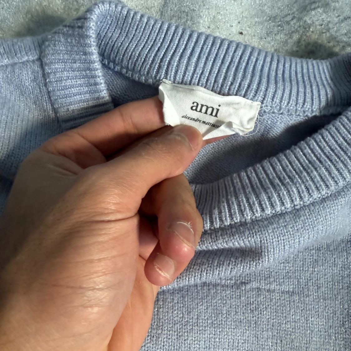 Ljusblå stickad tröja från Ami - 1