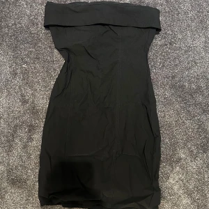 Kortklänng - Söt kort klänning från h&m. Endast använd en gång, stl xs🤍