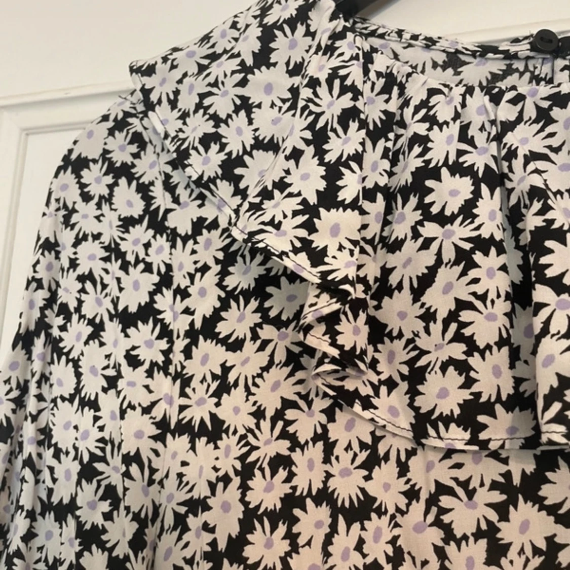 Svart/vit/lila klänning från Zara - 3