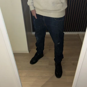 Nudie Jeans Lean Dean - Unika Selvege jeans som har fått snygga unika detaljer genom åren. Går inte att köpa längre. Inga defekter finns. (Fri frakt)