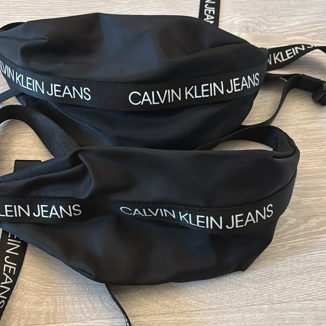 Svart axelväska från Calvin Klein Jeans - 1