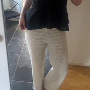 Low waist chrochet pants - Superfina byxor från Nelly i bra skick, bekväma och snygga<3