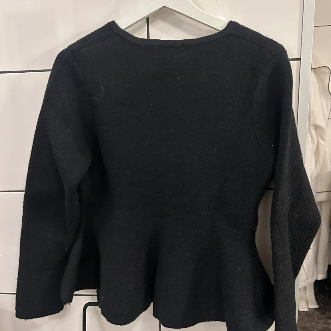 Svart kofta med pärlknappar från J'aime - 4