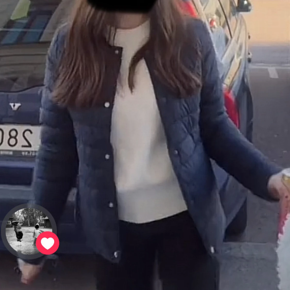 Mörkblå jacka med knappar