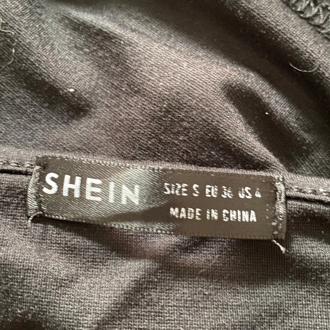 Svart croppad linnetopp från SHEIN - 2