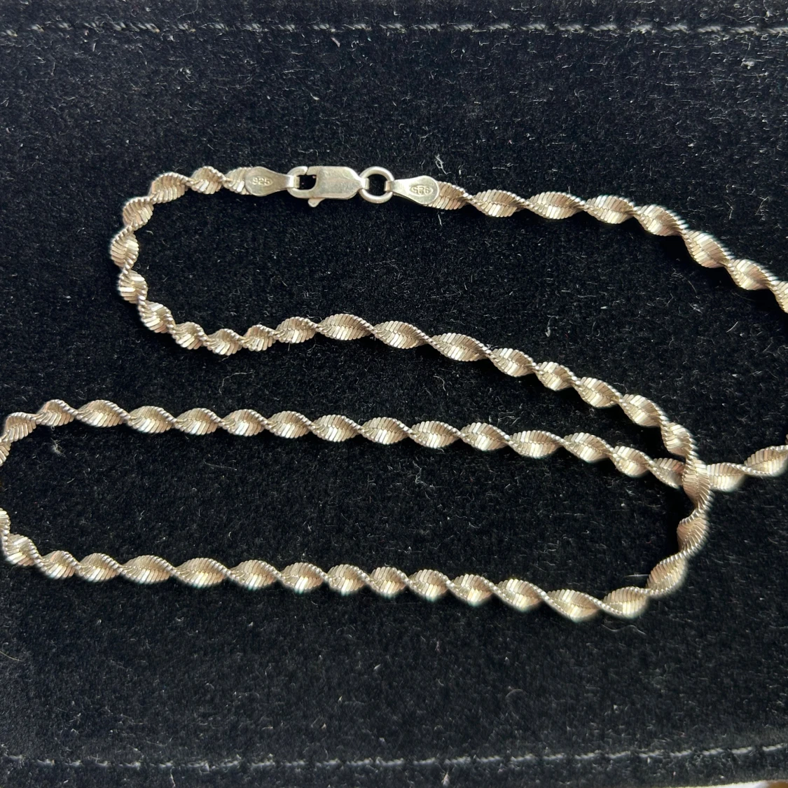 Tvinnat halsband i äkta silver 925