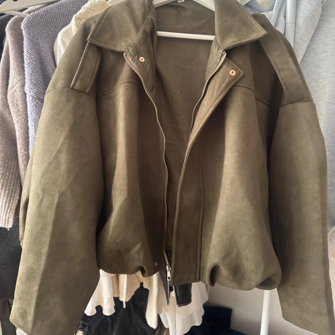 Olivgrön mocka bomberjacka - 3