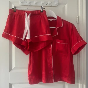 Röd pyjamasskjorta från Gina Tricot - Ny