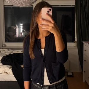 Stickad kofta med trekvartsärm - Använd en gång, nyskick 