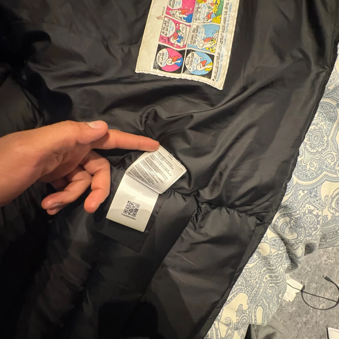 Svart Moncler dunjacka med päls - 2