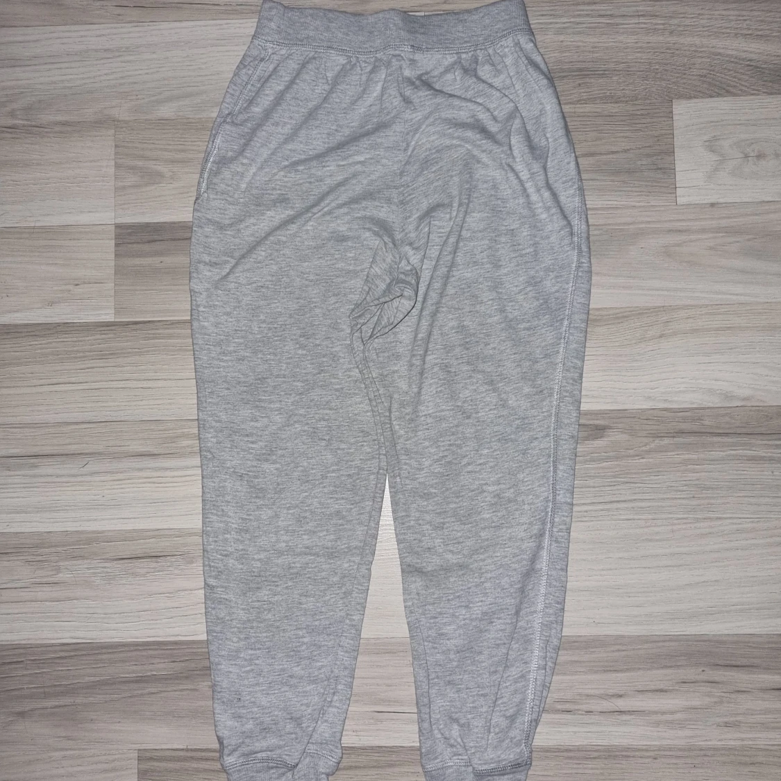 Grå mjukisbyxor från R teens - 1