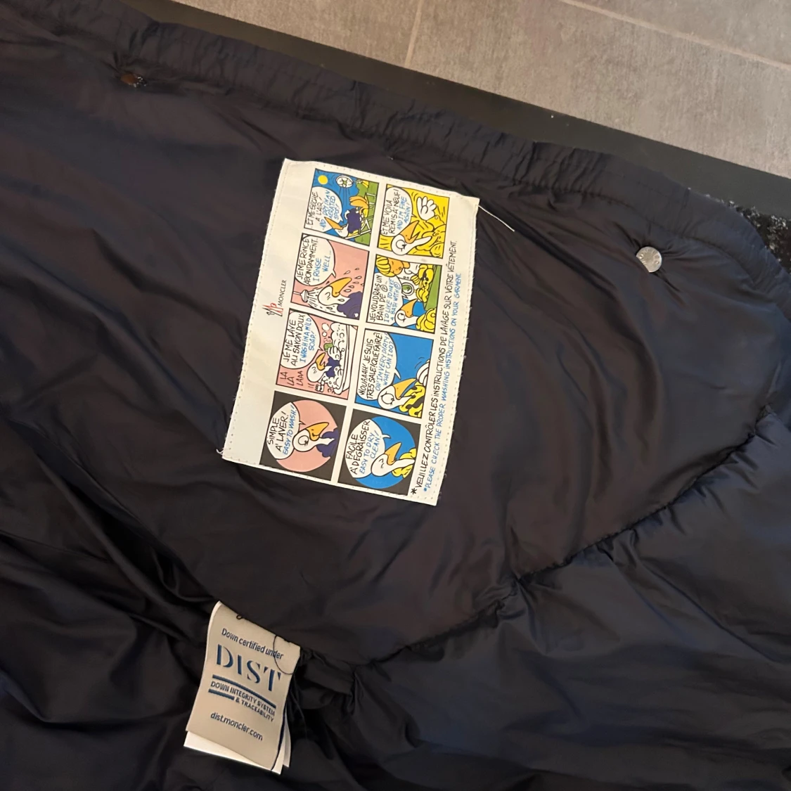 Svart quiltad dunjacka från Moncler - 4