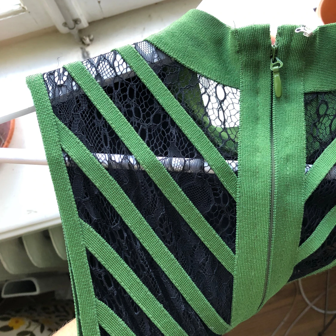 Grön och svart ärmlös kortklänning - 2