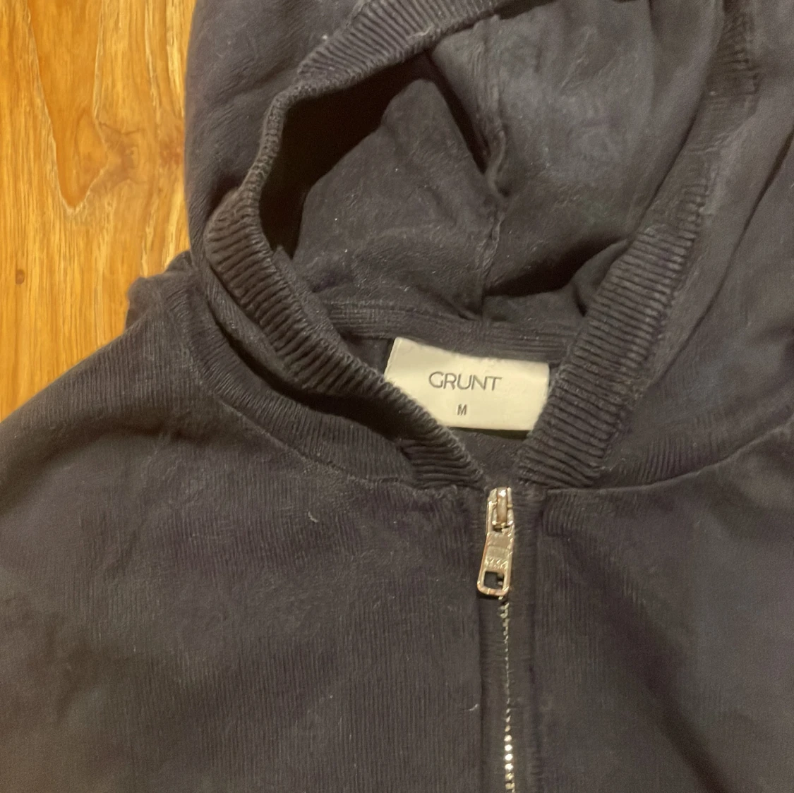 Mörkblå hoodie från Grunt med dragkedja - 2