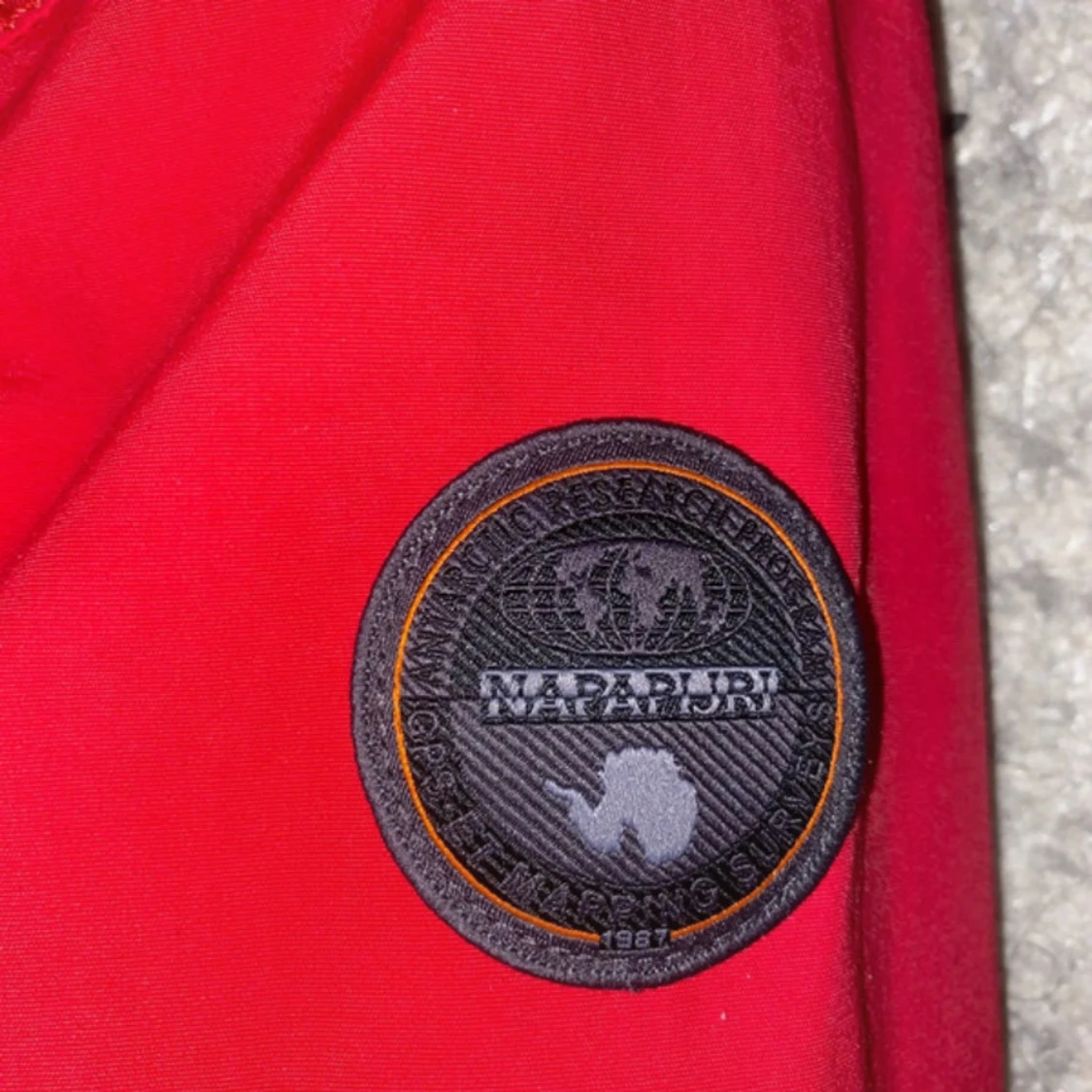 Röd, vit och marinblå vindjacka Napapijri - 2