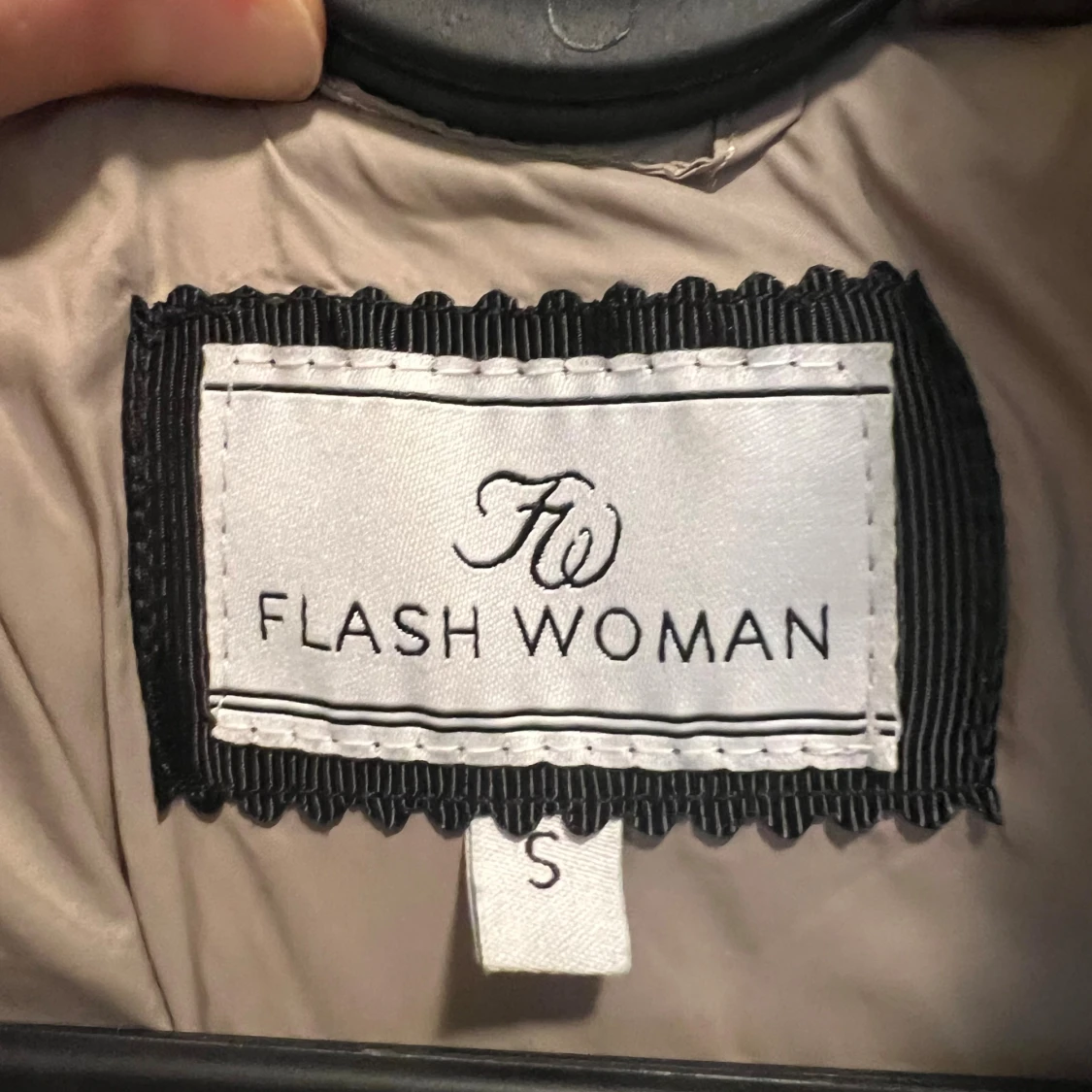 Beige pufferjacka från Flash Woman - 2