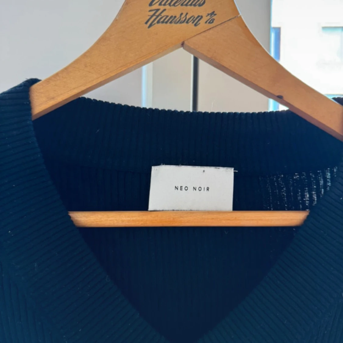 Svart stickad väst från Neo Noir - 1