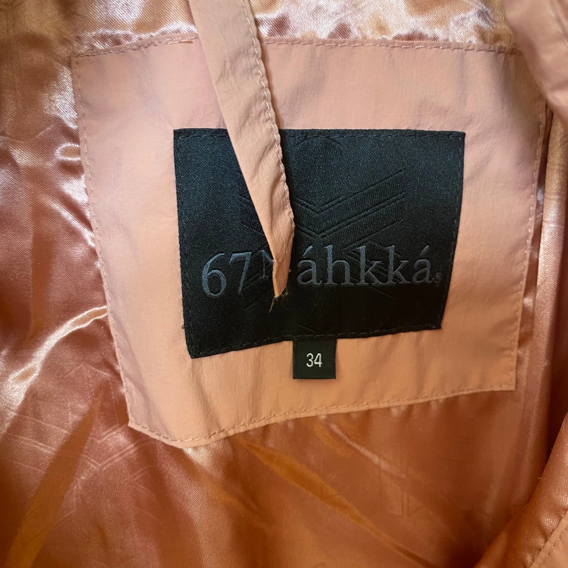 Rosa pufferjacka från Áhkká, strl 34 - 2