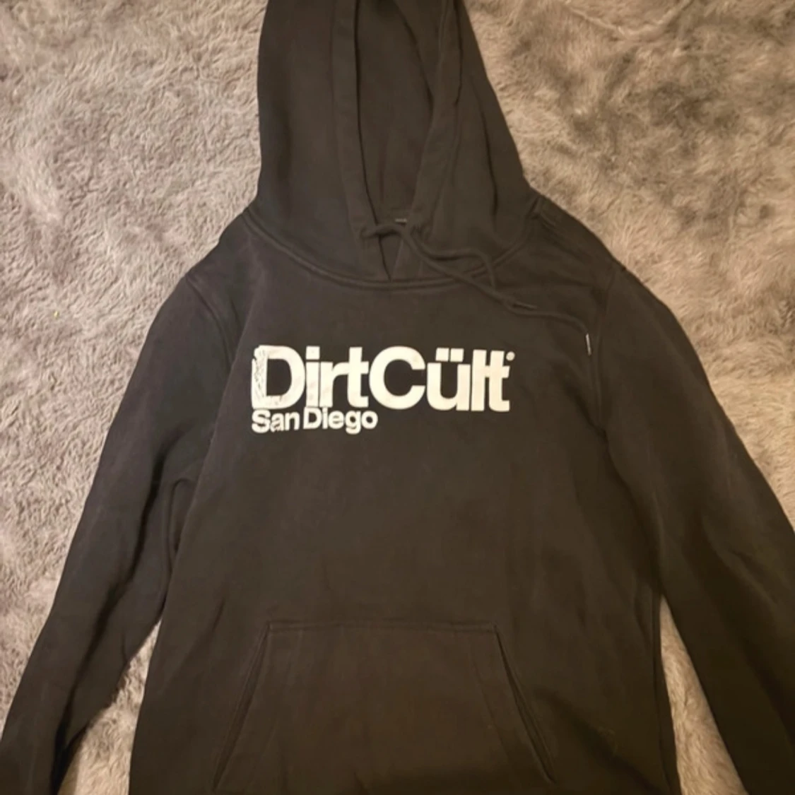 Svart hoodie från DirtCült - 1