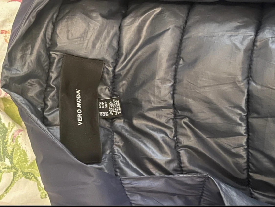 Mörkblå pufferjacka från Vero Moda - 1