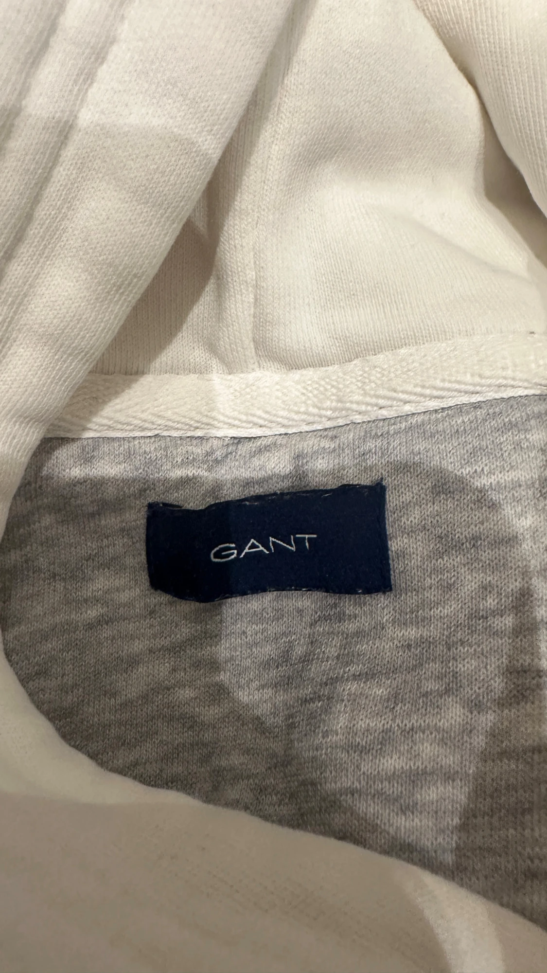 Vit hoodie från GANT med tryck - 3