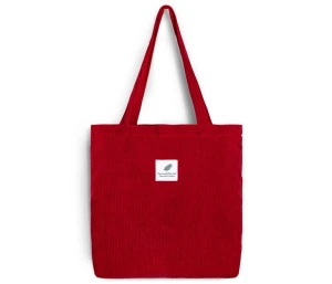 Röd shoppingväska/tygväska 🤩 - Snygg röd shoppingväska i manchestertyg med långa axelband och vit insida. Väskan har en liten patch med texten 'You need this one' framtill och stängs med tryckknapp. Perfekt storlek för att bära med sig allt man behöver.